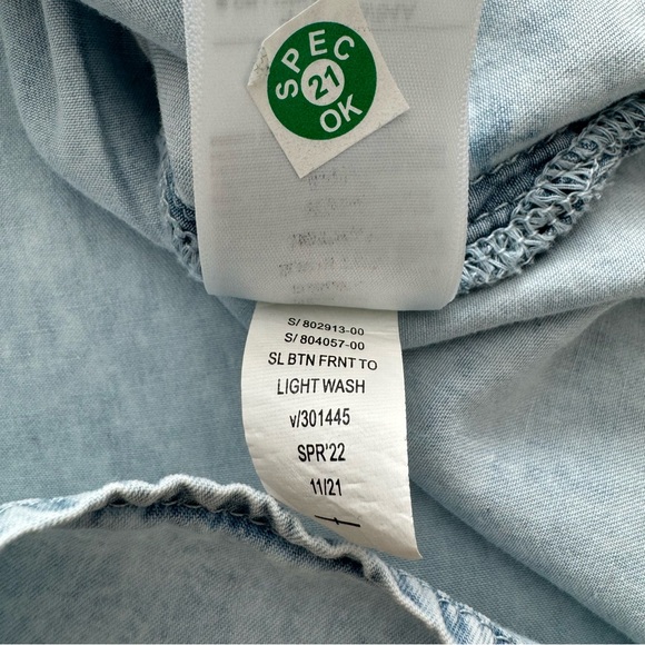 Gap Ruffle Button Front Top - Picture 6 of 6